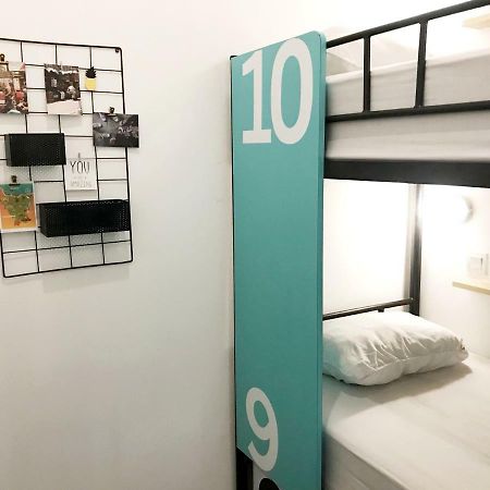 Teduh Hostel Kota Tua Джакарта Екстериор снимка
