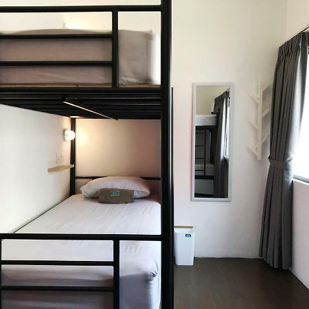 Teduh Hostel Kota Tua Джакарта Екстериор снимка
