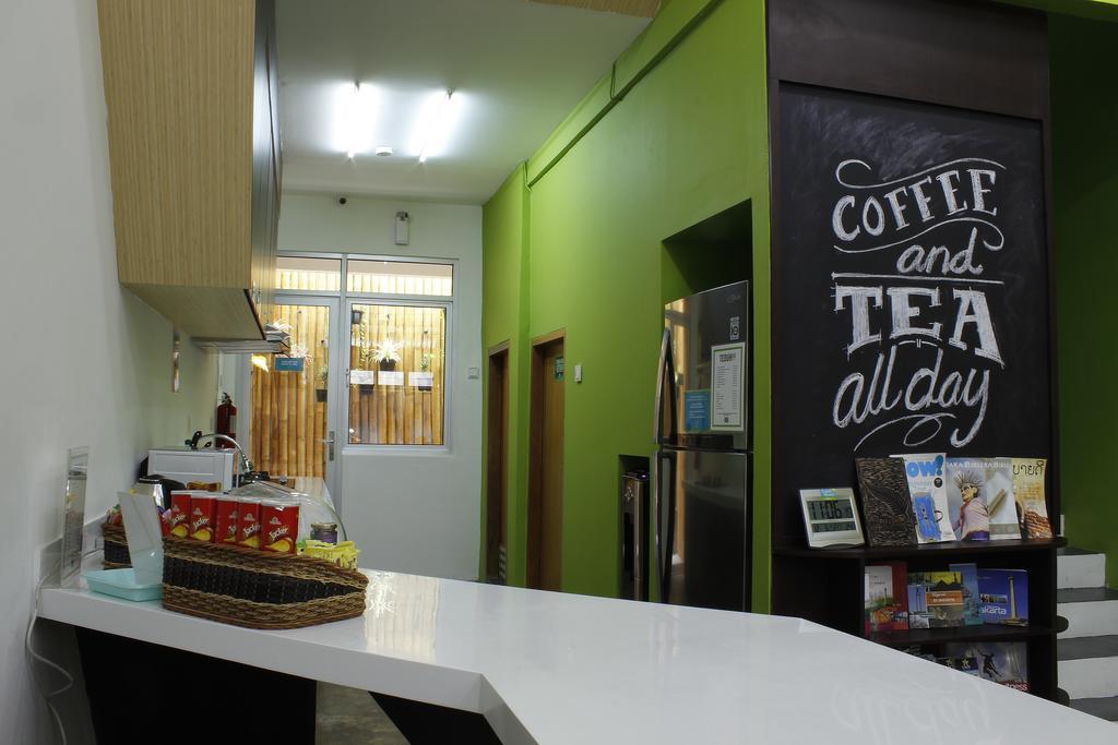 Teduh Hostel Kota Tua Джакарта Екстериор снимка