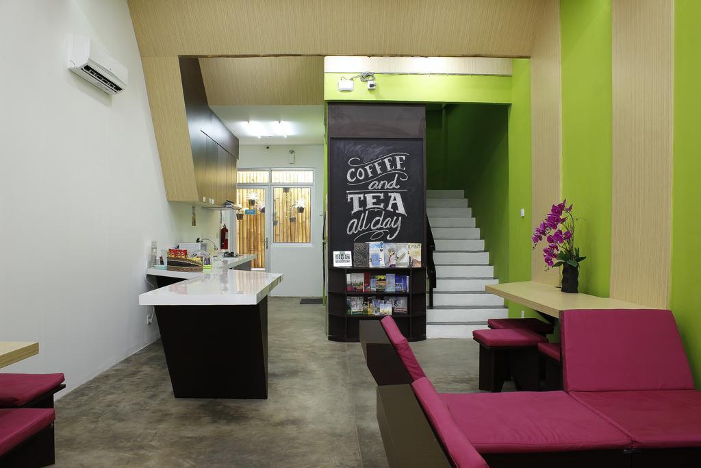 Teduh Hostel Kota Tua Джакарта Екстериор снимка