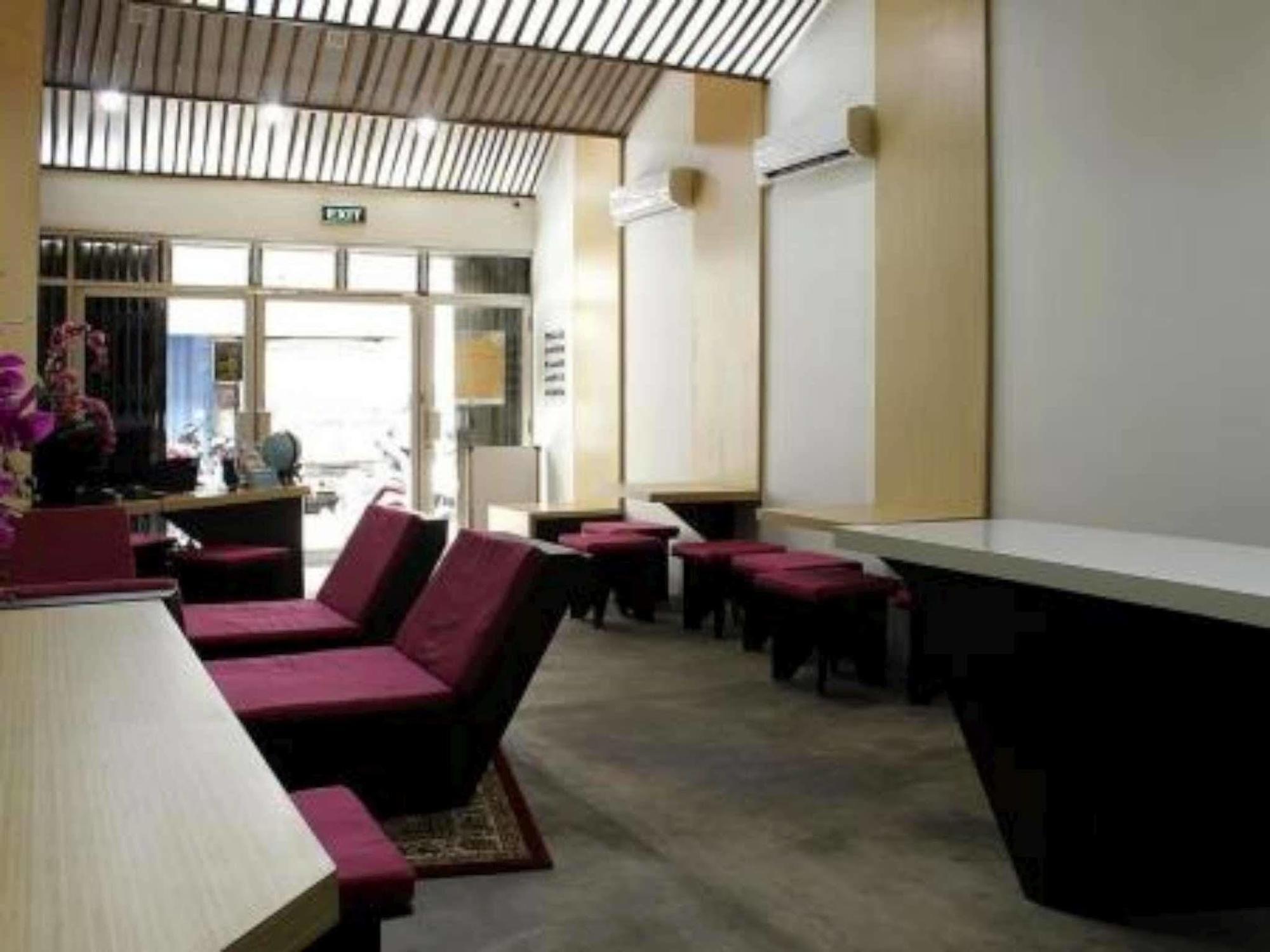 Teduh Hostel Kota Tua Джакарта Екстериор снимка