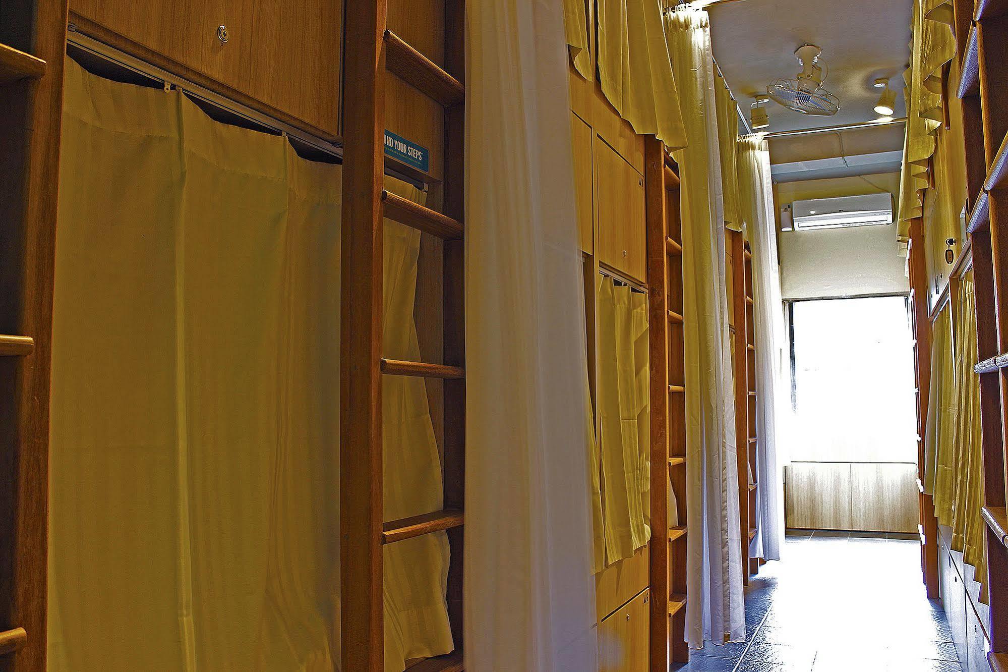 Teduh Hostel Kota Tua Джакарта Екстериор снимка